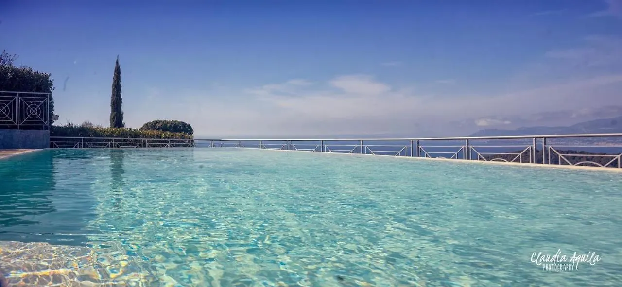 Bed & Breakfast Villa Gaia - Luxury Villa, Pool & Wellness Rooms Bordighera