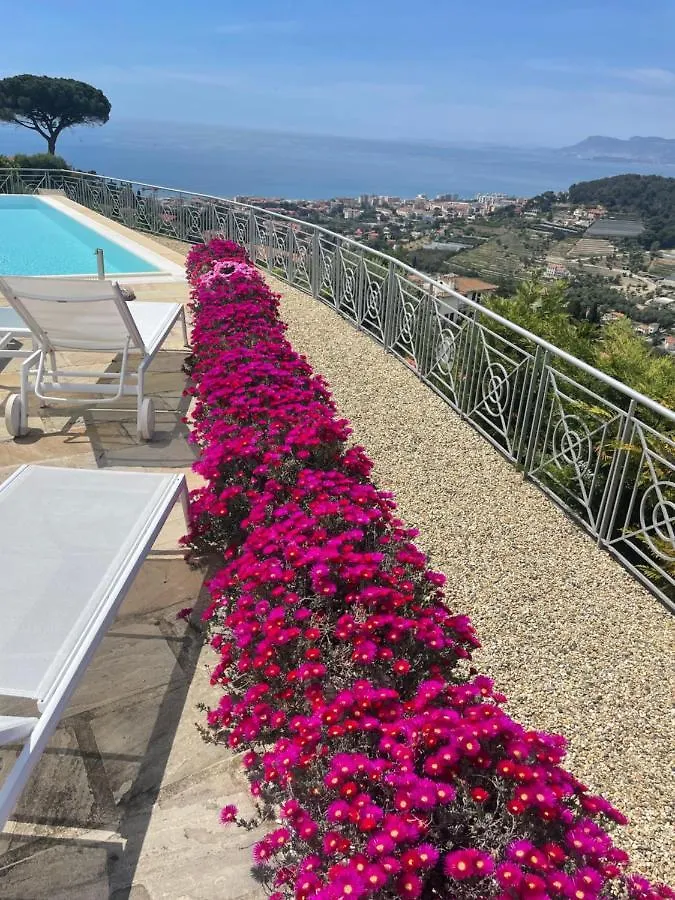 Bed & Breakfast Villa Gaia - Luxury Villa, Pool & Wellness Rooms Bordighera