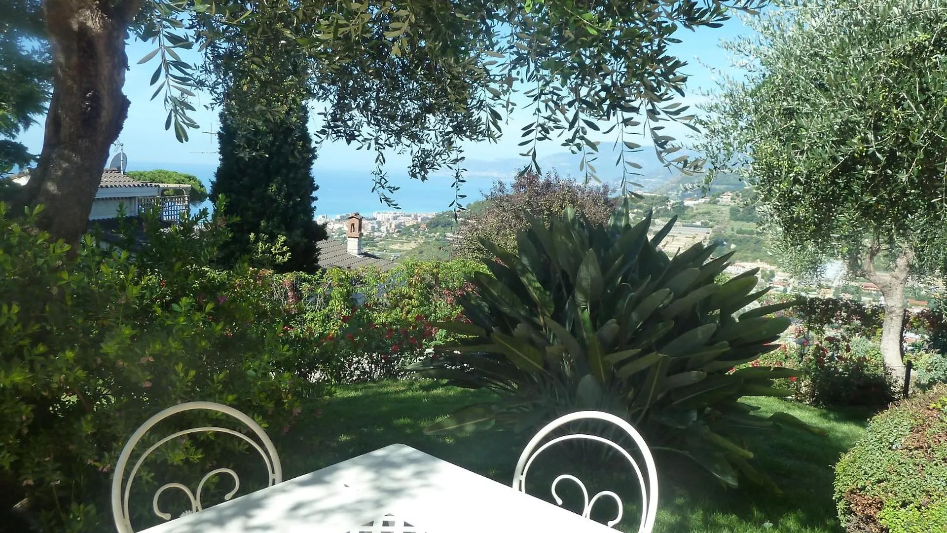 Villa Gaia - Luxury Villa, Pool & Wellness Rooms Bordighera Bed & Breakfast
