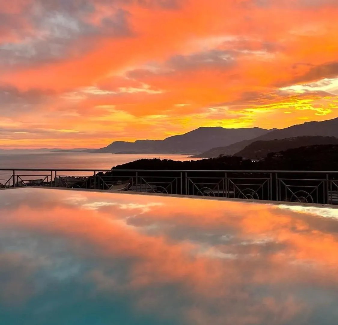 Bed & Breakfast Villa Gaia - Luxury Villa, Pool & Wellness Rooms Bordighera