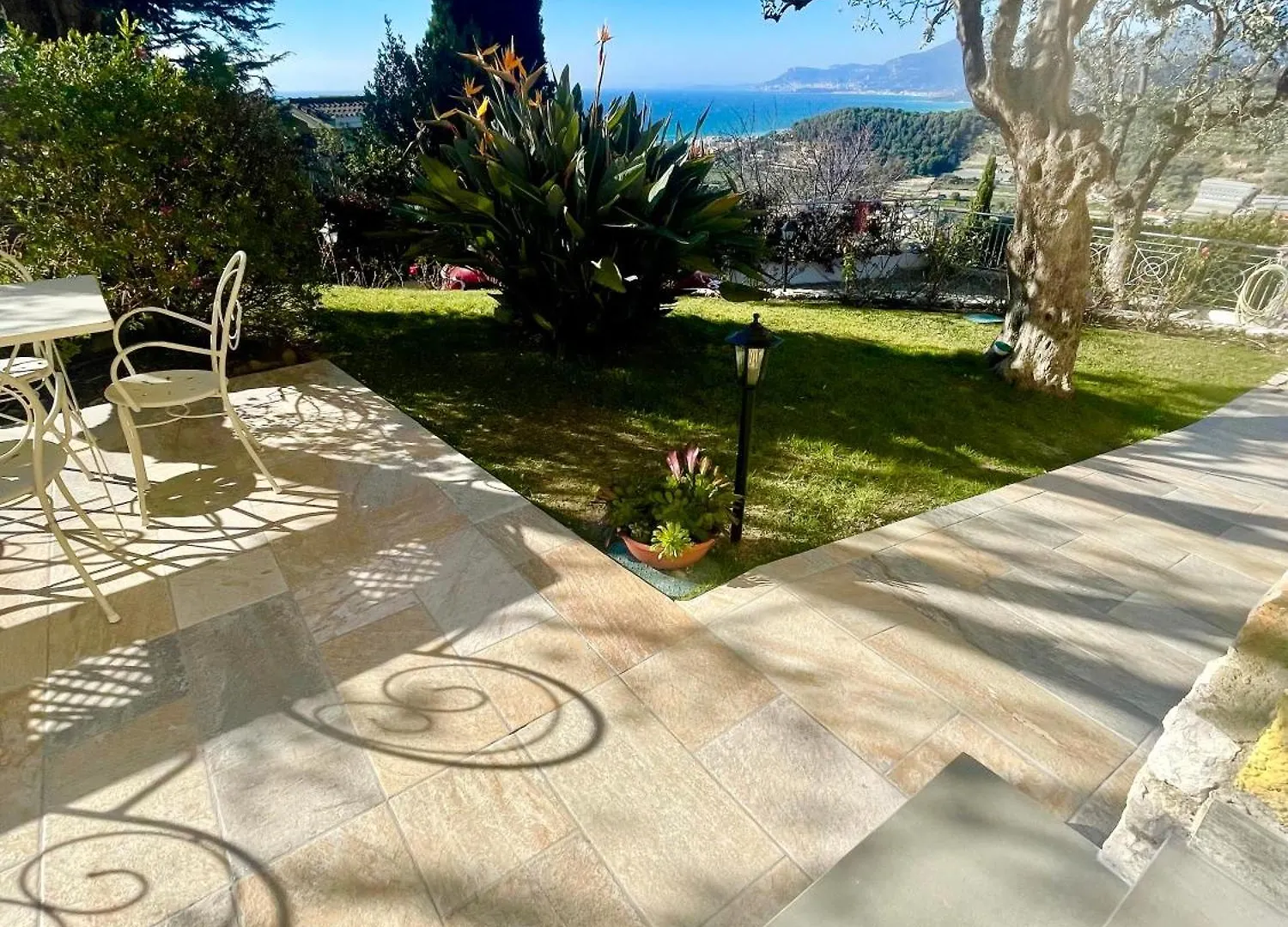 Villa Gaia - Luxury Villa, Pool & Wellness Rooms Bordighera 3*,