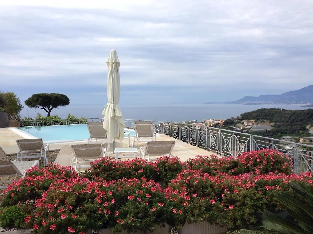 Villa Gaia - Luxury Villa, Pool & Wellness Rooms Bordighera 3*,  Itálie