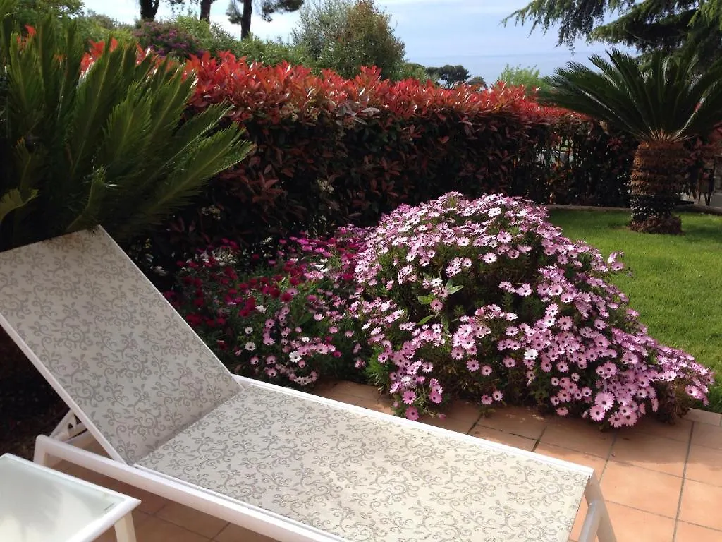 Villa Gaia - Luxury Villa, Pool & Wellness Rooms Bordighera Bed & Breakfast